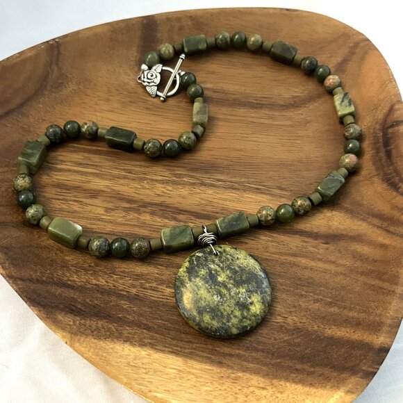 Green Russian Serpentine Necklace & Yellow Turquoise Round Focal NWT - Picture 1 of 3